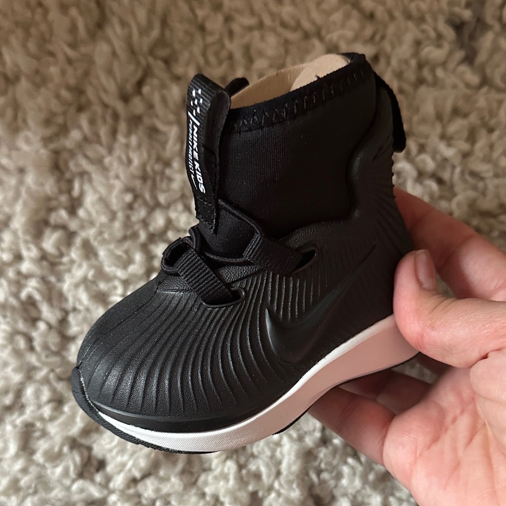 Nike Binzie Boot - Black and White